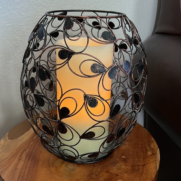 🎉Host Pick🥰💕❤️Beautiful Large Flameless Candle in Metal Basket - Picture 3 of 16